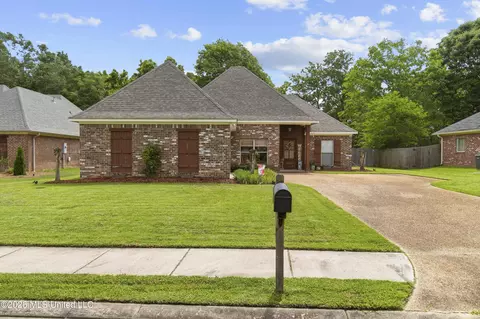 137 Creekside Dr, Canton, MS 39046