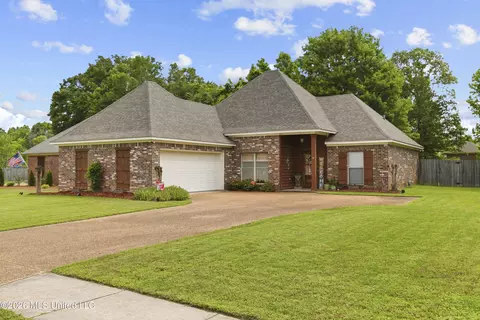 Exterior - 137 Creekside Dr, Canton, MS 39046 photo 2 of 13