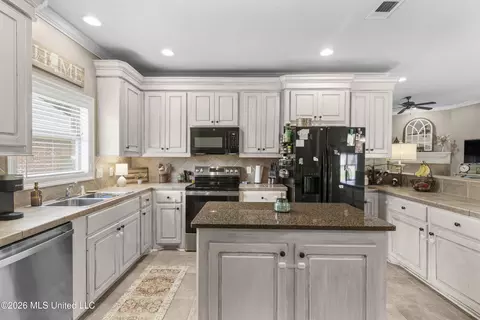 Kitchen - 137 Creekside Dr, Canton, MS 39046 photo 2 of 3