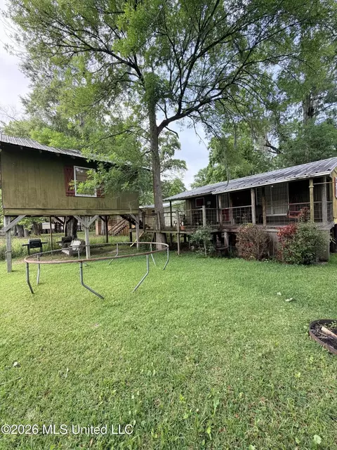 2105 Pascagoula River Dr, Lucedale, MS 39452
