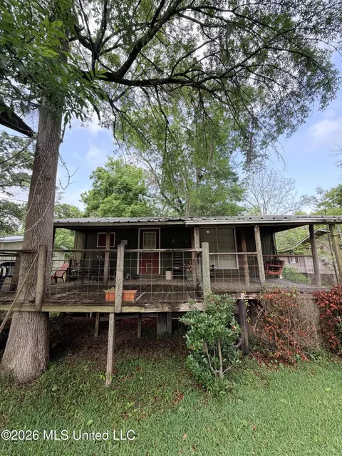 2105 Pascagoula River Dr, Lucedale, MS 39452