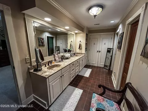 Bath - 503 E Government St, Brandon, MS 39042 photo 2 of 8