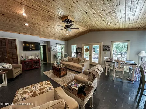 Living - 503 E Government St, Brandon, MS 39042 photo 1 of 5