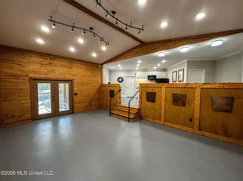 Living - 503 E Government St, Brandon, MS 39042 photo 5 of 5