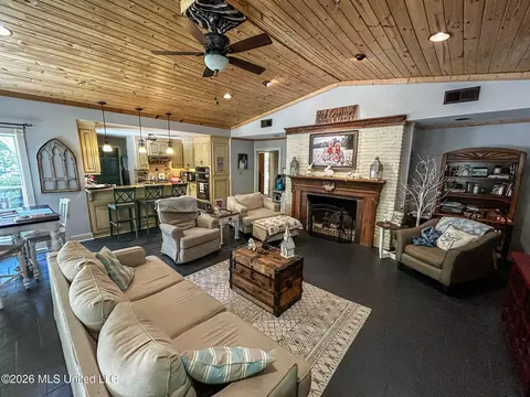 Living - 503 E Government St, Brandon, MS 39042 photo 3 of 5
