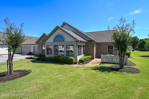 8847 Parkview Oaks Cir, Olive Branch, MS 38654