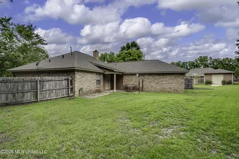 Exterior - 1229 Crossview Ct, Brandon, MS 39042 photo 4 of 6