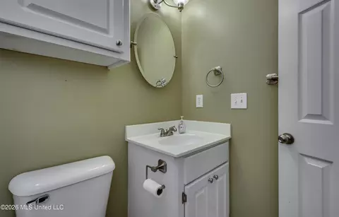 Bath - 1229 Crossview Ct, Brandon, MS 39042 photo 5 of 5