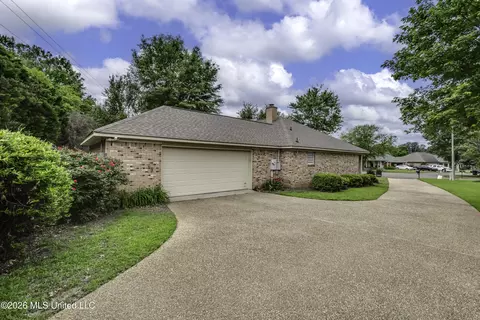 Exterior - 1229 Crossview Ct, Brandon, MS 39042 photo 2 of 6