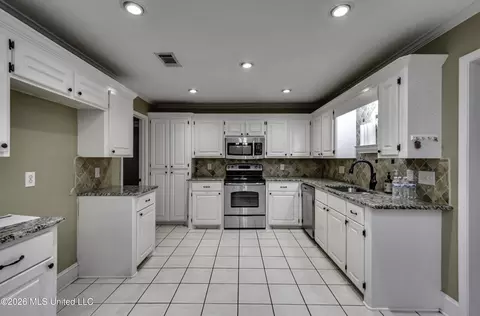 Kitchen - 1229 Crossview Ct, Brandon, MS 39042 photo 1 of 4