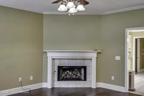 Living - 1229 Crossview Ct, Brandon, MS 39042 photo 3 of 4