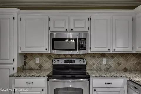 Kitchen - 1229 Crossview Ct, Brandon, MS 39042 photo 4 of 4