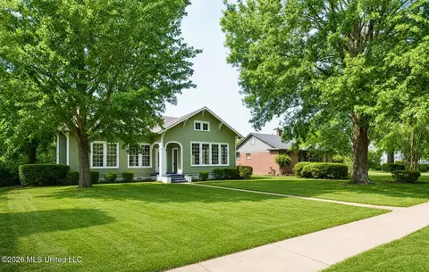 403 Crockett Ave, Greenwood, MS 38930
