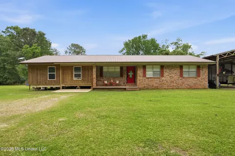 621 Flora Ave, Leakesville, MS 39451