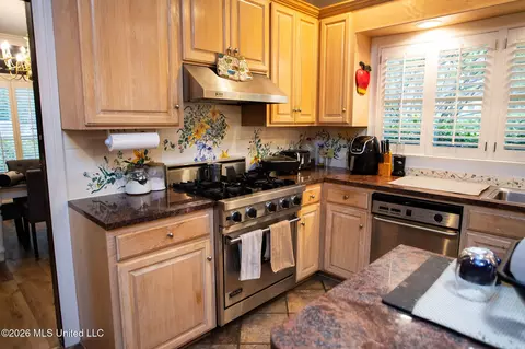 Kitchen - 5471 River Thames Pl, Jackson, MS 39211 photo 3 of 3