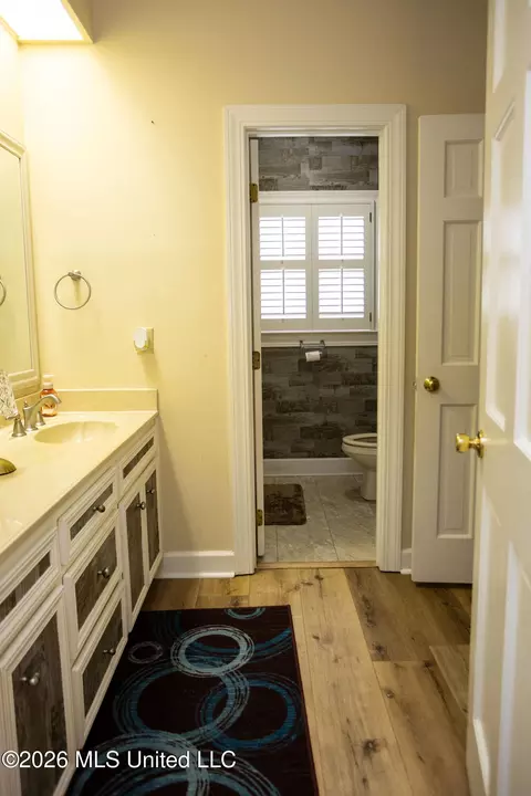 Bath - 5471 River Thames Pl, Jackson, MS 39211 photo 2 of 4