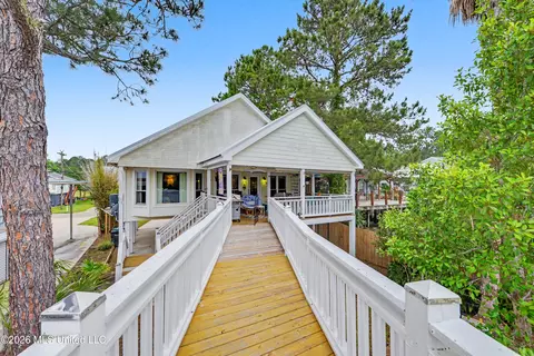 6330 Shawnee St, Kiln, MS 39556