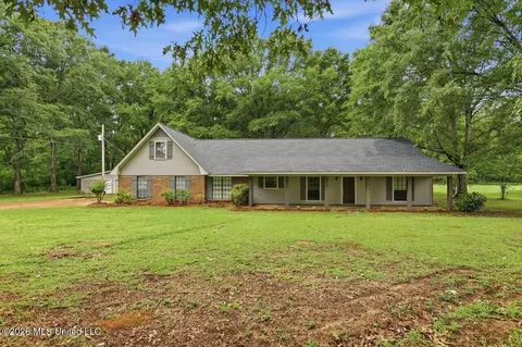 6122 Kaybrook Dr, Byram, MS 39272