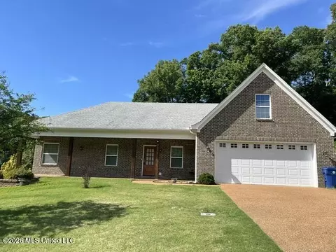3174 Woodland Lake Dr, Hernando, MS 38632