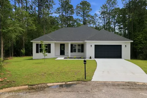 12470 Pineridge Ct, Gulfport, MS 39503