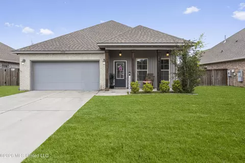 13216 W Jackson Lee Dr, Ocean Springs, MS 39564