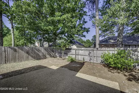 Exterior - 138 Chestnut Dr, Brandon, MS 39047 photo 9 of 10