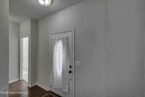 Entry Way - 138 Chestnut Dr, Brandon, MS 39047 photo 1 of 1