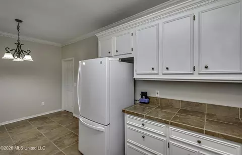 Kitchen - 138 Chestnut Dr, Brandon, MS 39047 photo 7 of 7