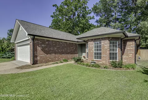 Exterior - 138 Chestnut Dr, Brandon, MS 39047 photo 2 of 10