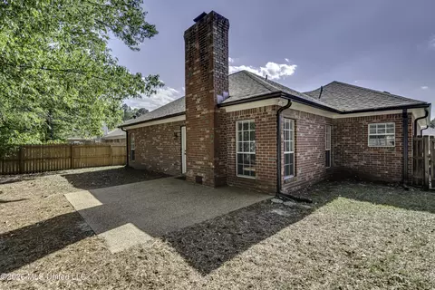 Exterior - 138 Chestnut Dr, Brandon, MS 39047 photo 6 of 10