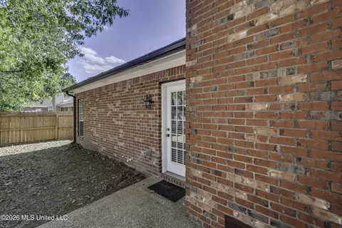 Exterior - 138 Chestnut Dr, Brandon, MS 39047 photo 8 of 10