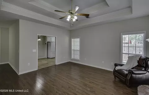 Living - 138 Chestnut Dr, Brandon, MS 39047 photo 4 of 5