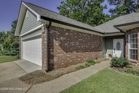 Exterior - 138 Chestnut Dr, Brandon, MS 39047 photo 3 of 10