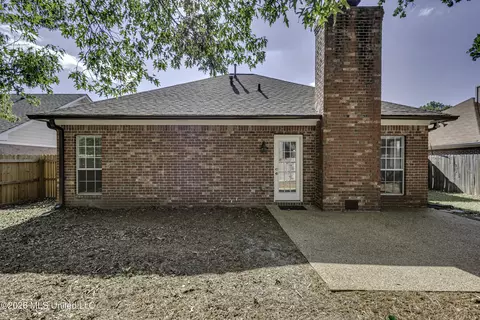 Exterior - 138 Chestnut Dr, Brandon, MS 39047 photo 5 of 10