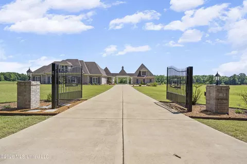 178 Addison Ln, Byhalia, MS 38611
