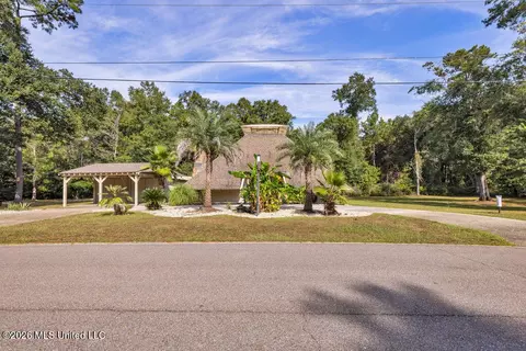 8332 Makiki Dr, Diamondhead, MS 39525
