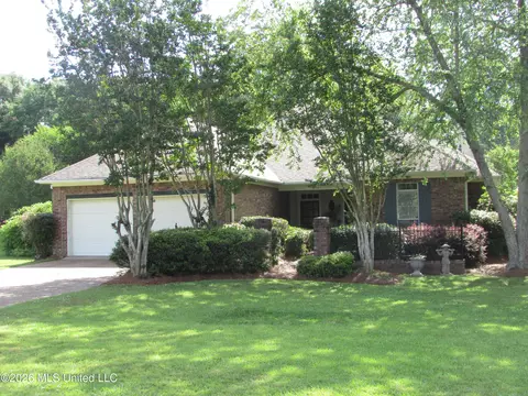 803 W Deerfield Dr, Canton, MS 39046
