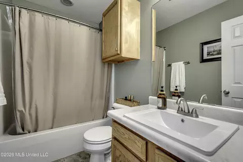 Bath - 441 Mockingbird Cir, Brandon, MS 39047 photo 1 of 6