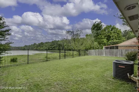 Exterior - 441 Mockingbird Cir, Brandon, MS 39047 photo 5 of 11