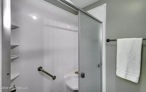 Bath - 441 Mockingbird Cir, Brandon, MS 39047 photo 2 of 6