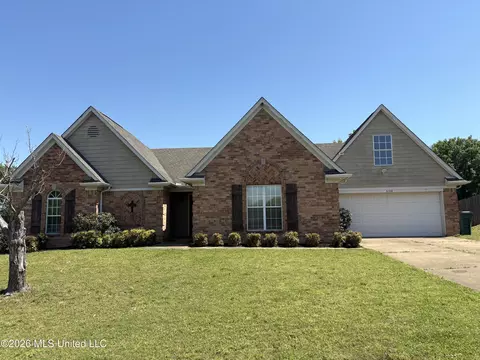 5108 Rocky Point Dr, Southaven, MS 38672