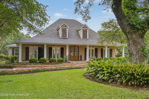 11750 River Estates Cir, Biloxi, MS 39532