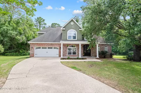 960 Glen Oaks Dr, Pass Christian, MS 39571