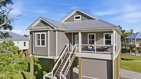 10093 E Shorecrest Rd, Biloxi, MS 39532