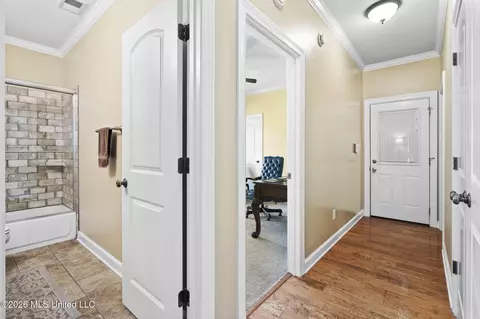 Entry Way - 2830 S Manning Cir, Nesbit, MS 38651 photo 2 of 4