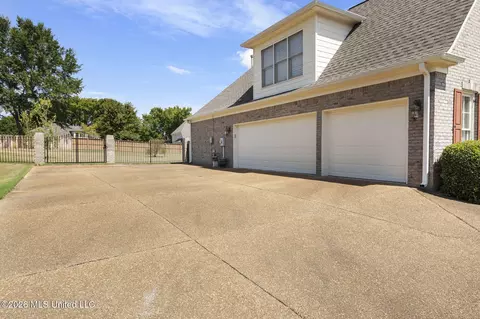 Exterior - 2830 S Manning Cir, Nesbit, MS 38651 photo 3 of 6