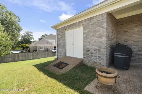 Exterior - 2830 S Manning Cir, Nesbit, MS 38651 photo 5 of 6