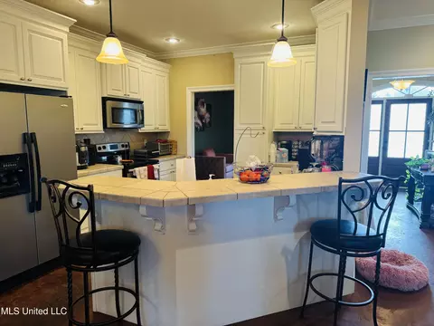 Kitchen - 8 Audubon Pl, Natchez, MS 39120 photo 1 of 2