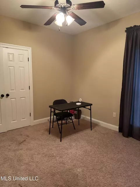Bedroom - 8 Audubon Pl, Natchez, MS 39120 photo 3 of 3