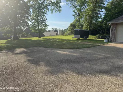 Exterior - 8 Audubon Pl, Natchez, MS 39120 photo 5 of 6
